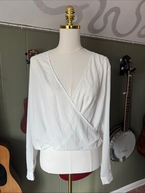 ✨NWT - White Wrap-Front Long Sleeve Blouse